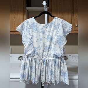 Curlbiuty White Blue Floral Short Sleeve Scallop Top Women's Size 2XL